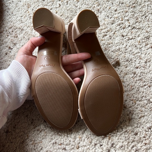 Heels - Picture 4 of 4